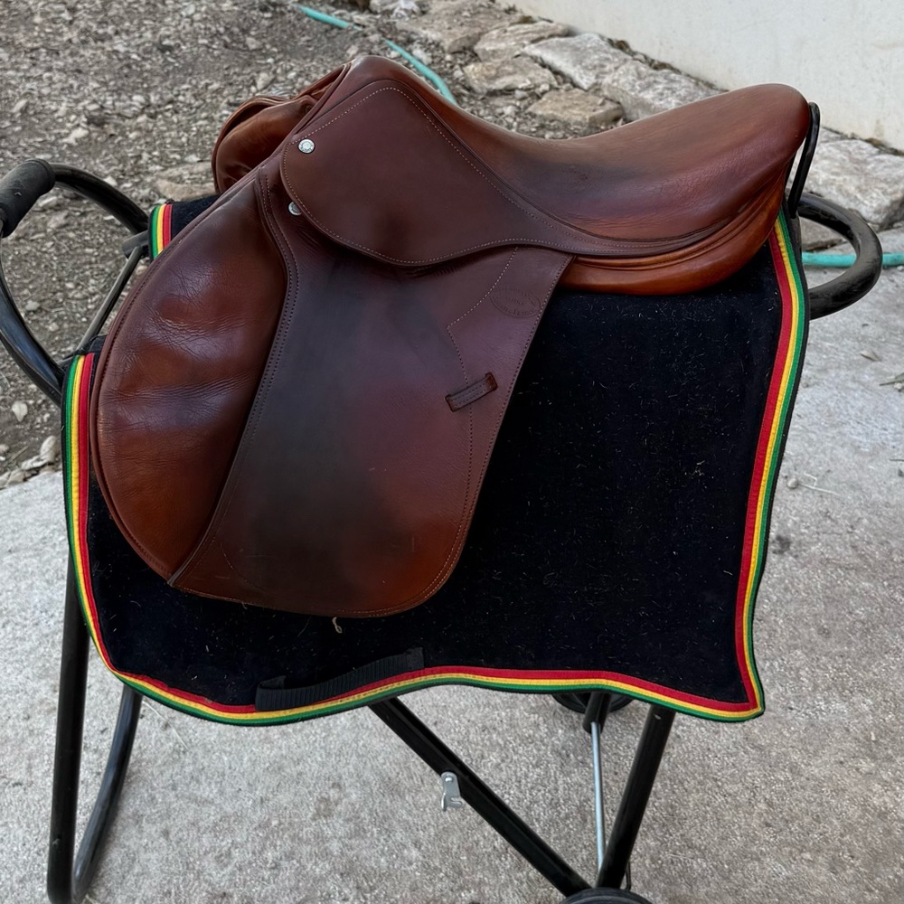 Devoucoux Socoa 17.5” jumping saddle 2005 4 flap